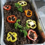 Une barquette de riz djon djon : Gâteaux personnalisés et cuisine haïtienne