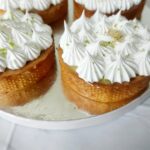 Mini tartelette avec une crème chantilly
